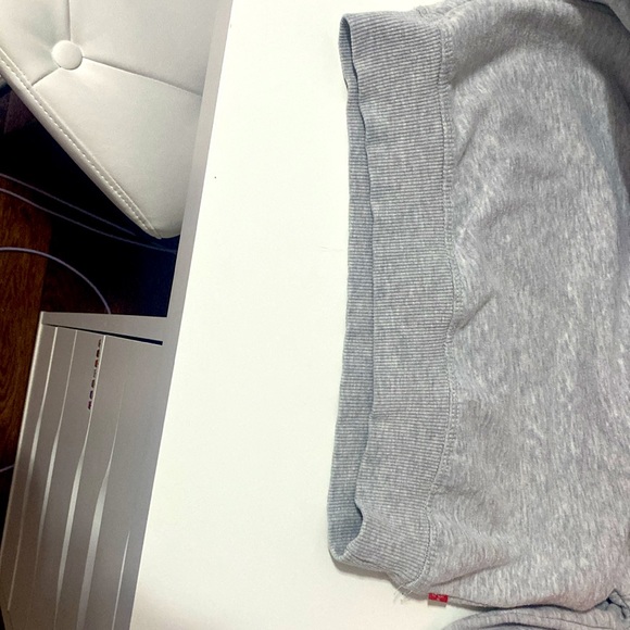 Grey, Levi’s, crewneck, sweater, kids large, comfortable, simple, good condition - Picture 7 of 9